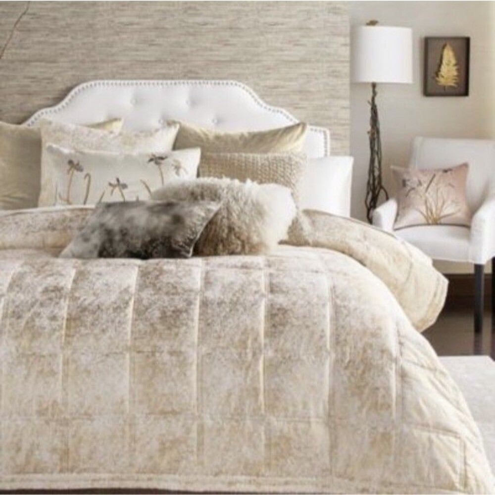 Michael Aram Quilted Metallic Textured  Queen Coverlet Quilted Ivory / Gold New